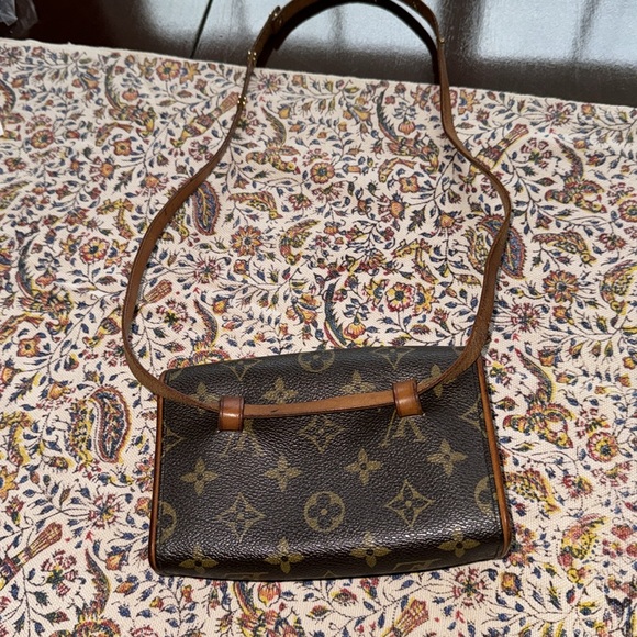 Louis Vuitton waist bag - Picture 2 of 9